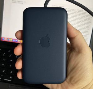 Apple Vision Air用バッテリーの画像が流出、カラーはミッドナイトに